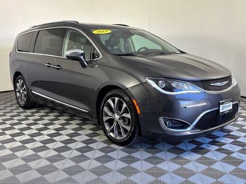 Used 2019 Chrysler Pacifica Limited w/ Tire & Wheel Group FWD image 45