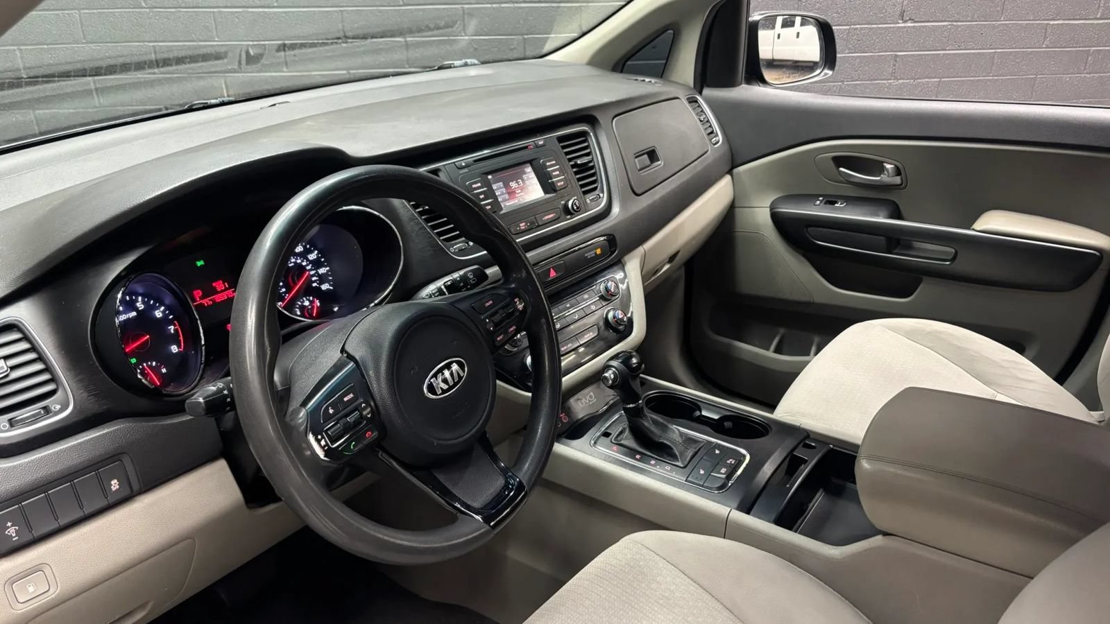 Used 2016 Kia Sedona LX w/ Option Group 020 FWD image 7