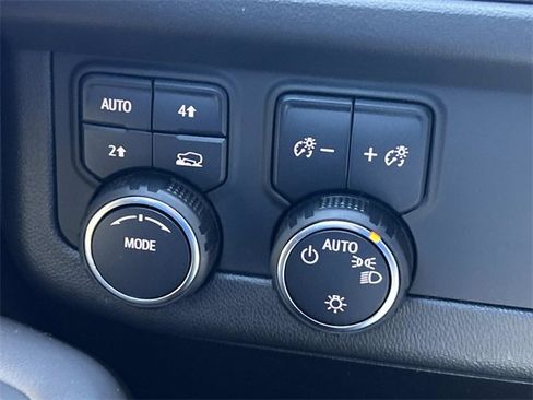 Used 2024 Chevrolet Suburban RST image 32