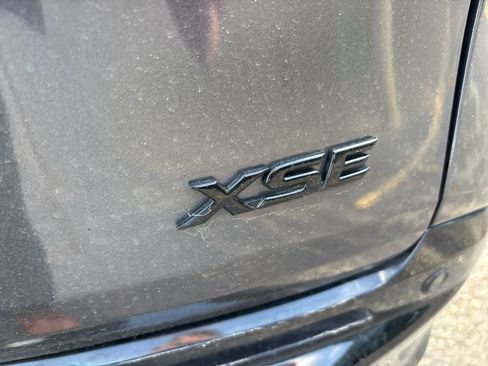 Used 2025 Toyota Sienna XSE w/ XSE Plus Package AWD/4WD image 8