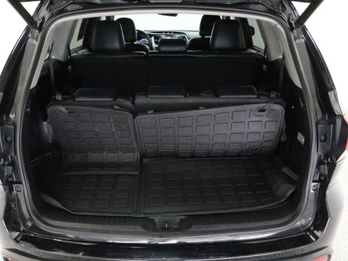 Used 2019 Toyota Highlander XLE FWD image 35