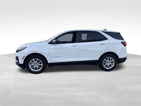 Certified 2022 Chevrolet Equinox LS image 2