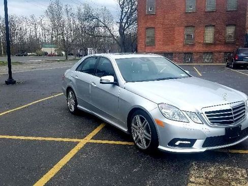 Used 2010 Mercedes-Benz E 350 4MATIC Sedan image 2