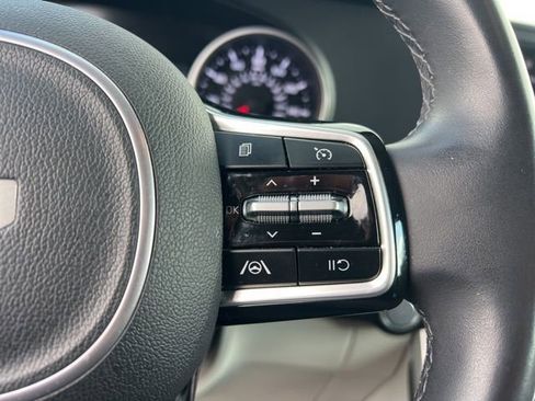 Certified 2024 Kia Carnival LX image 16