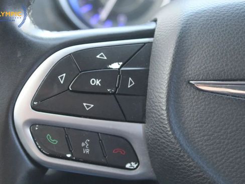 Used 2017 Chrysler 300 Limited image 19