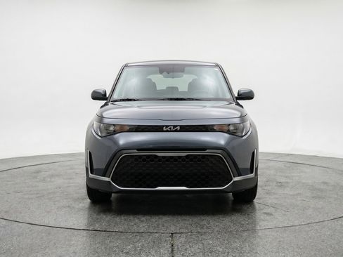 Used 2025 Kia Soul LX w/ LX Technology Package FWD image 2