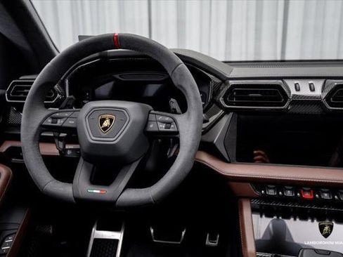 Used 2025 Lamborghini Urus SE AWD/4WD image 36