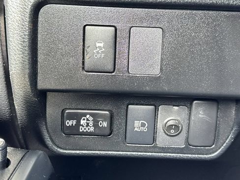 Used 2020 Toyota Tacoma SR AWD/4WD image 14