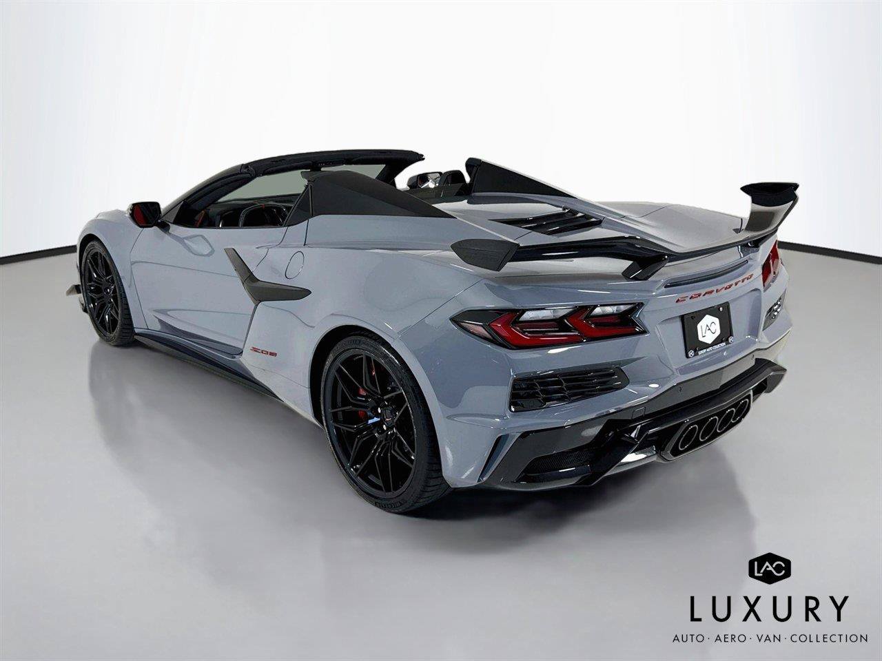 Used 2024 Chevrolet Corvette Z06 w/ Z07 Performance Package RWD image 7