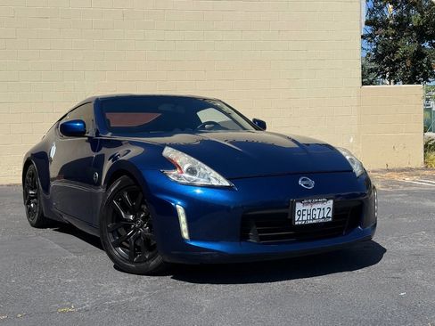 Used 2016 Nissan 370Z Coupe RWD image 2