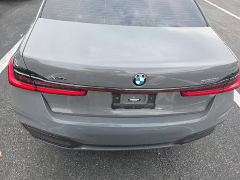 Used 2022 BMW 750i xDrive w/ Luxury Rear Seating Package AWD/4WD image 5
