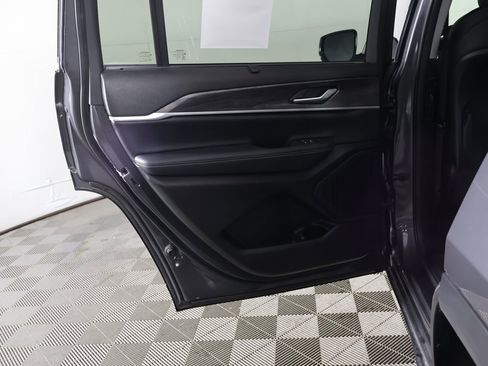 Used 2023 Jeep Grand Cherokee L Limited w/ Luxury Tech Group II image 31