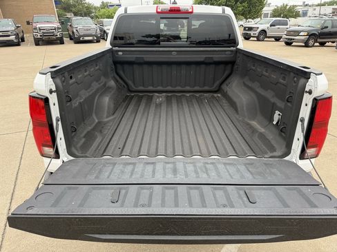 Used 2024 Chevrolet Colorado Z71 w/ Z71 Convenience Package 2 AWD/4WD image 27