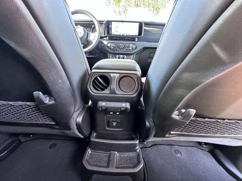 Used 2024 Jeep Wrangler Unlimited Rubicon 4xe AWD/4WD image 32
