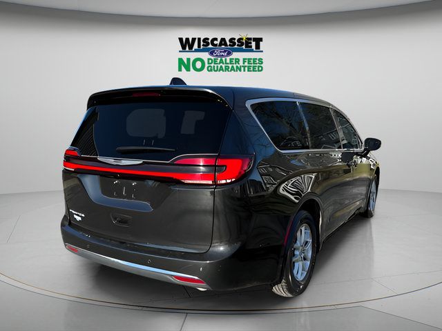 Used 2024 Chrysler Pacifica Touring-L FWD image 30