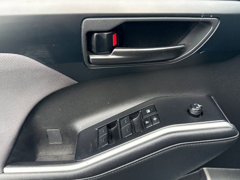 Certified 2023 Toyota Highlander LE image 13