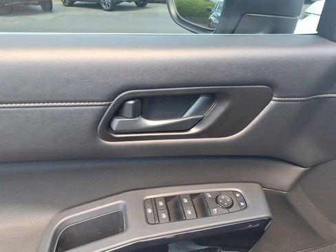 Used 2025 Nissan Pathfinder SV FWD image 12