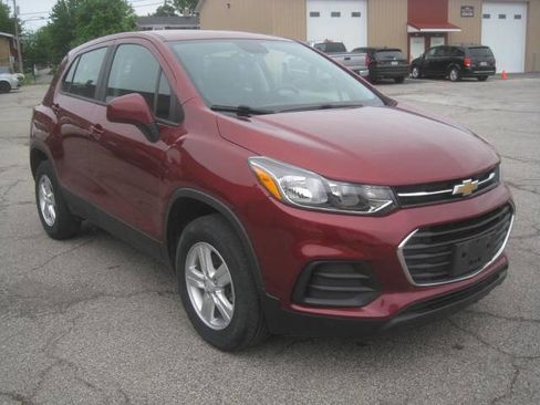 Used 2021 Chevrolet Trax LS AWD/4WD image 3