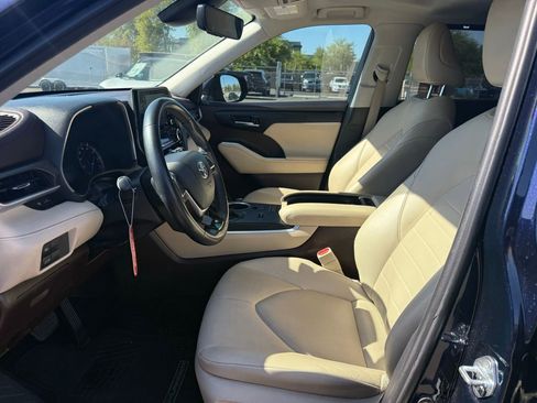 Used 2021 Toyota Highlander XLE FWD image 14