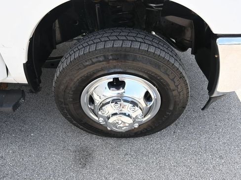 Used 2024 RAM 3500 Tradesman w/ Chrome Appearance Group AWD/4WD image 29