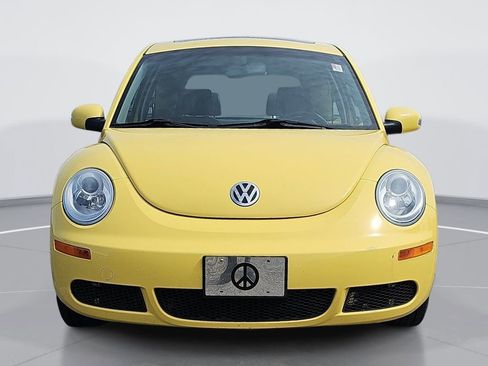 Used 2010 Volkswagen Beetle Coupe FWD image 10
