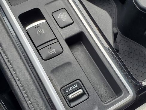 Used 2022 Nissan Pathfinder SL w/ SL Premium Package image 29