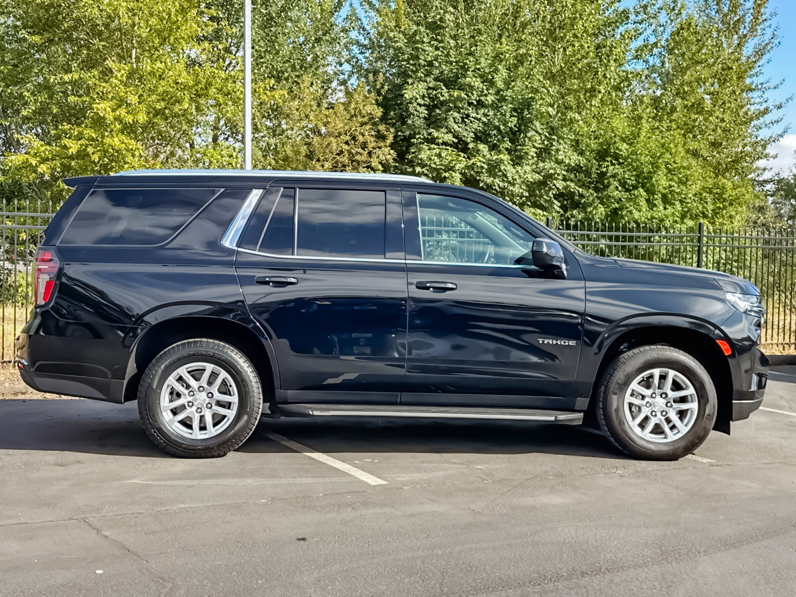 Used 2023 Chevrolet Tahoe LT AWD/4WD image 2