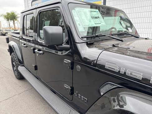 New 2025 Jeep Gladiator Sport image 7