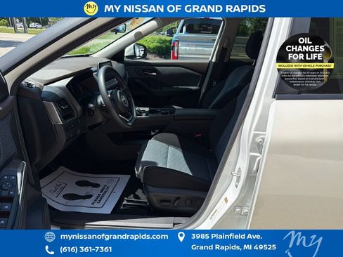 Used 2023 Nissan Rogue SV AWD/4WD image 10