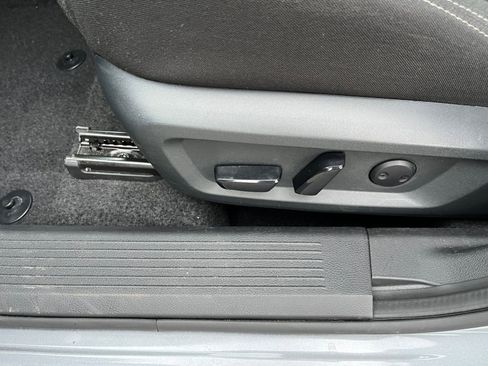 Used 2025 Nissan Rogue SV image 22