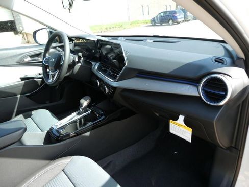 New 2026 Chevrolet Trax LT w/ Midnight Edition FWD image 11