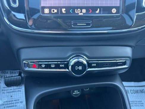 Used 2025 Volvo XC40 B5 Core AWD/4WD image 27