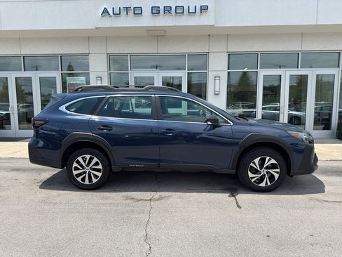 Used 2024 Subaru Outback AWD/4WD image 2