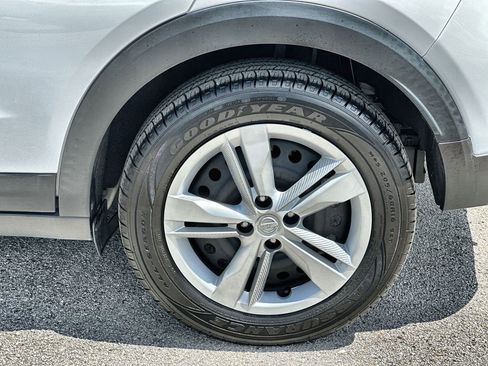 Used 2022 Nissan Kicks S FWD image 31