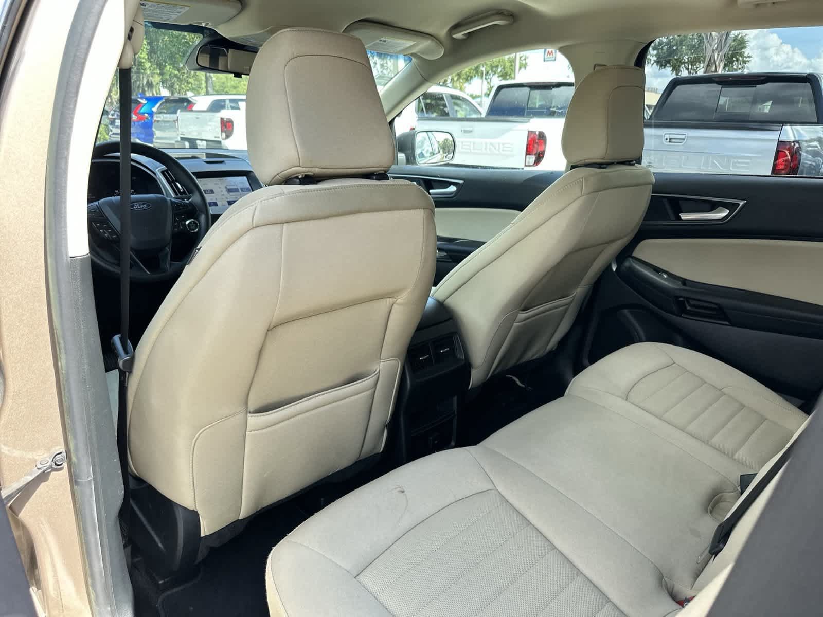 Used 2020 Ford Edge SE FWD image 3