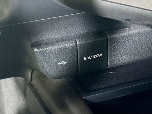 Used 2021 Toyota Camry SE image 31