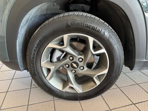 Used 2025 Chevrolet Trax LT FWD image 29