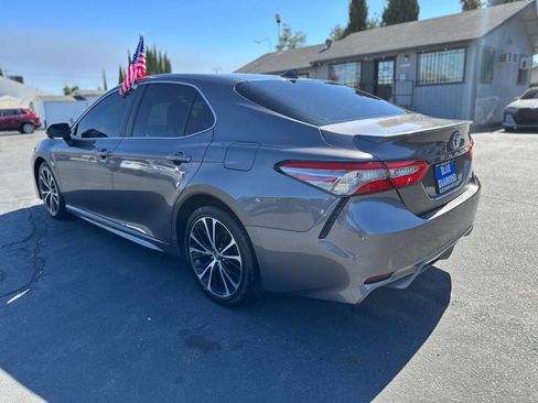 Used 2019 Toyota Camry SE FWD image 4