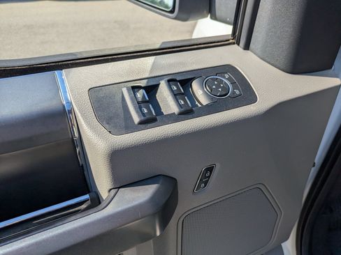 Used 2015 Ford F150 XLT w/ Equipment Group 301A Mid AWD/4WD image 17