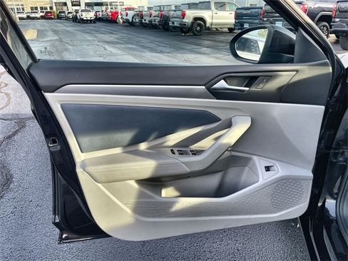 Used 2025 Volkswagen Jetta SE w/ Sunroof Package image 10