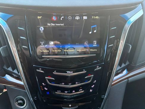 Used 2018 Cadillac Escalade Luxury AWD/4WD image 11