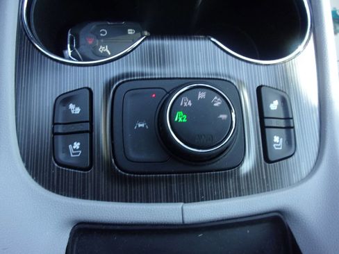 Used 2021 GMC Acadia SLT w/ Technology Package image 23