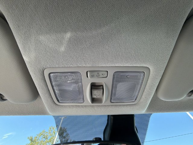 Used 2025 Hyundai Venue SEL FWD image 25