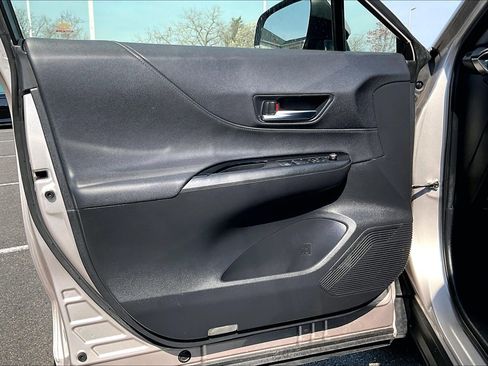 Used 2021 Toyota Venza LE image 21