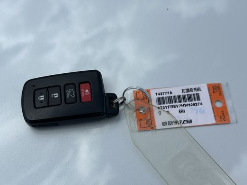 Used 2017 Toyota RAV4 Platinum FWD image 36