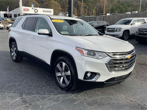 Certified 2019 Chevrolet Traverse LT w/ LT Premium Package image 6