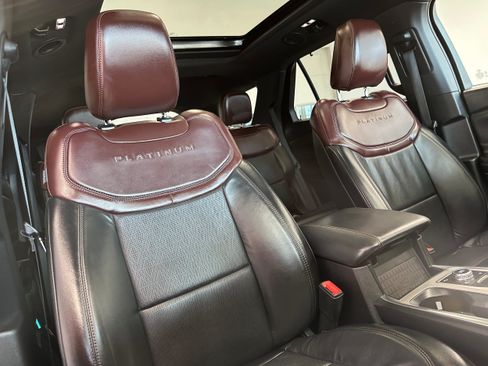 Used 2020 Ford Explorer Platinum w/ Premium Technology Package AWD/4WD image 18