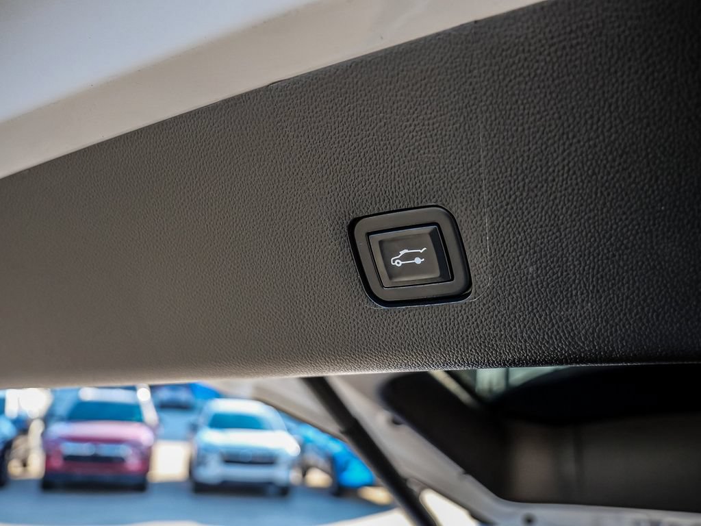 Used 2021 Chevrolet Traverse LT FWD image 14
