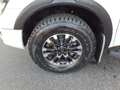 Used 2021 Nissan Titan PRO-4X w/ Pro-4x Convenience Package AWD/4WD image 4