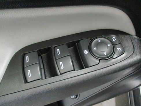 Used 2023 Chevrolet Equinox LT w/ Driver Convenience Package image 16